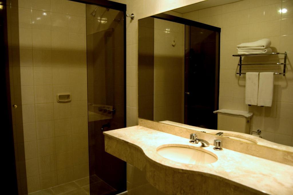 Hotel Bristol Асунсион Стая снимка
