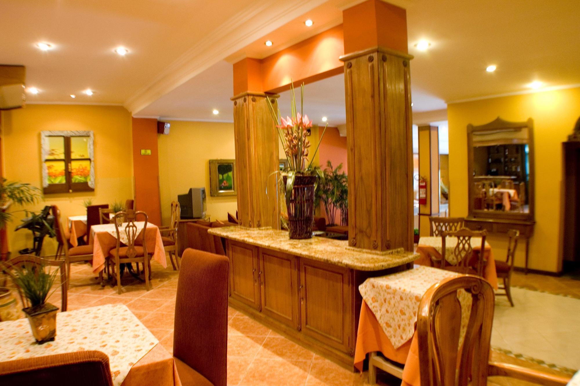 Hotel Bristol Асунсион Екстериор снимка