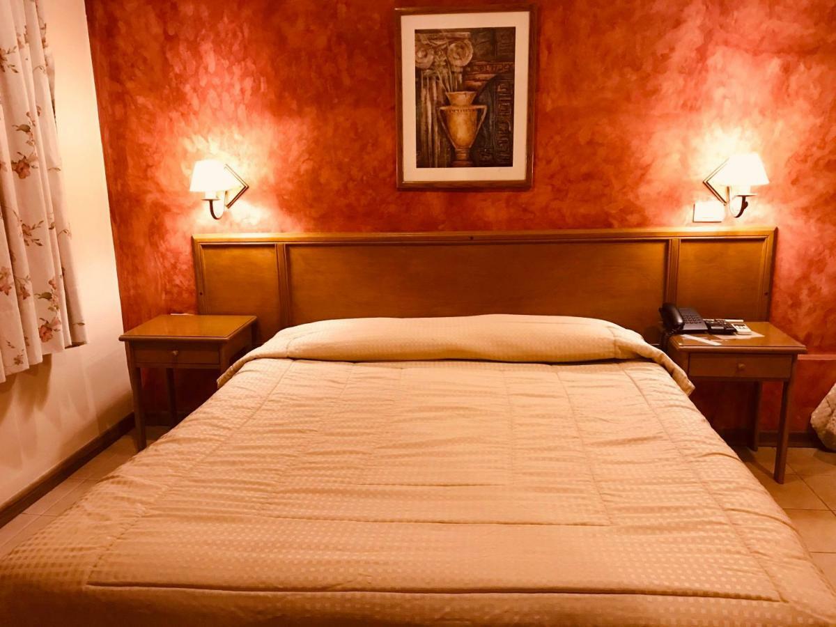 Hotel Bristol Асунсион Екстериор снимка
