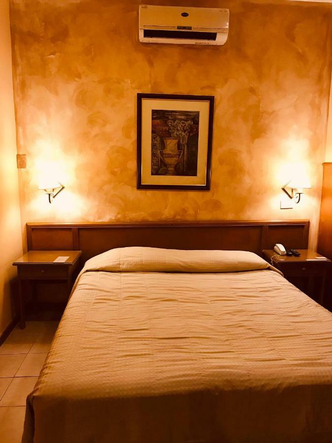 Hotel Bristol Асунсион Екстериор снимка